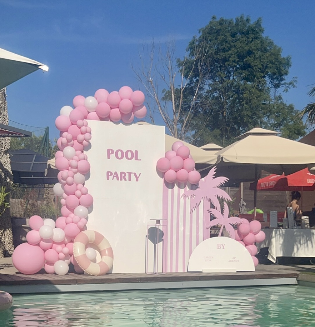deco blanche et rose pour pool party